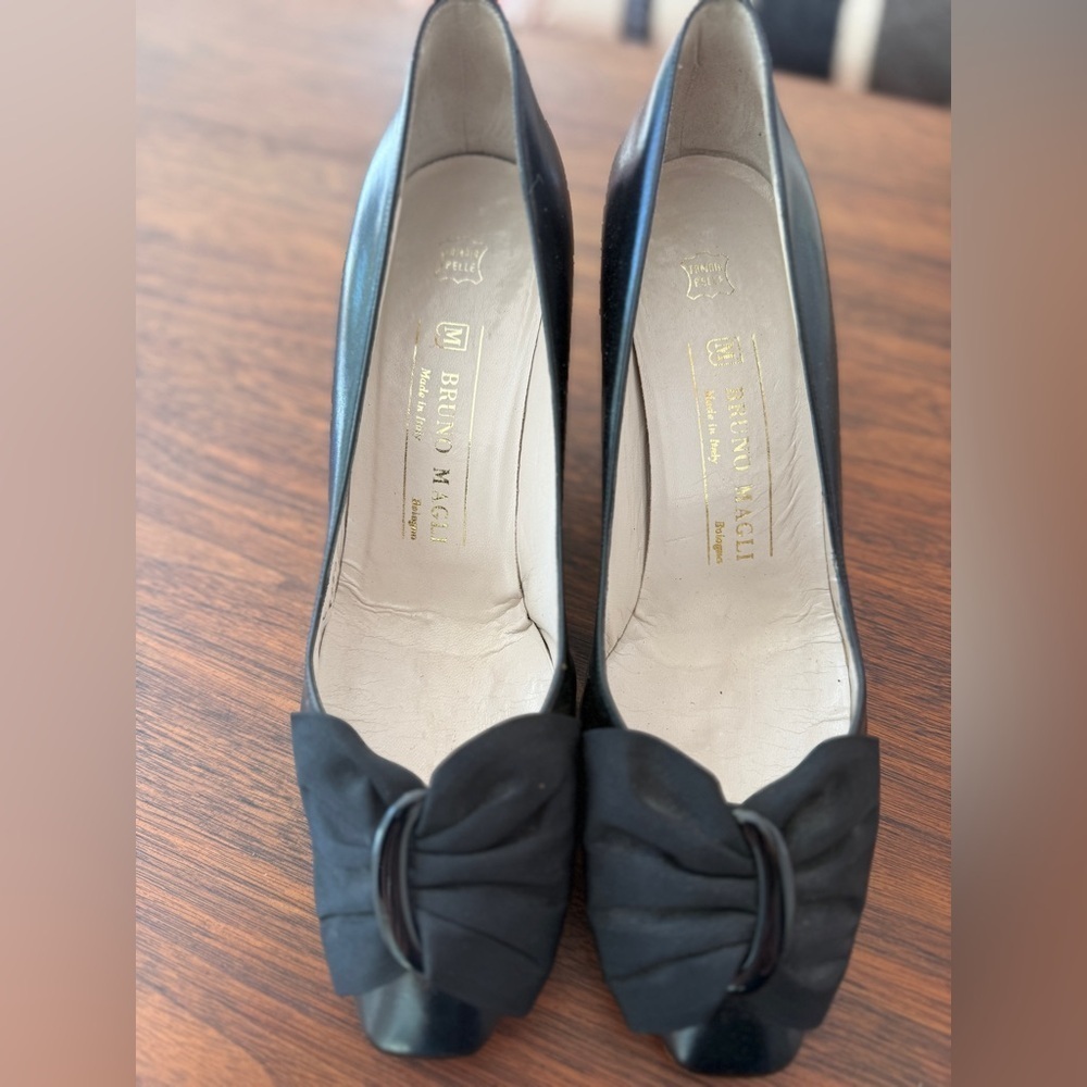 Vintage Bruno Magli Leather Pumps with Bows - Picture 6 of 12